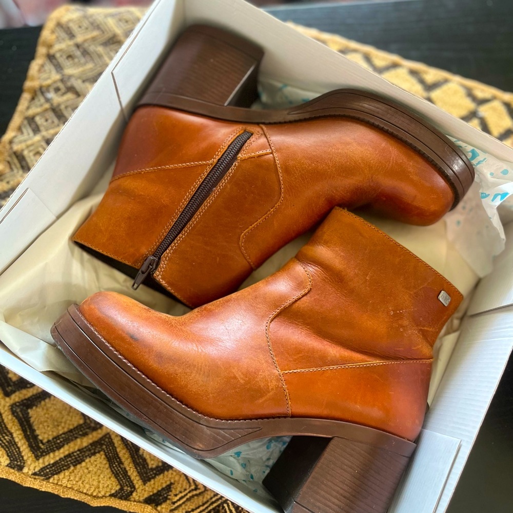 Musse & Cloud Cognac Leather Block Heel Ankle Boots